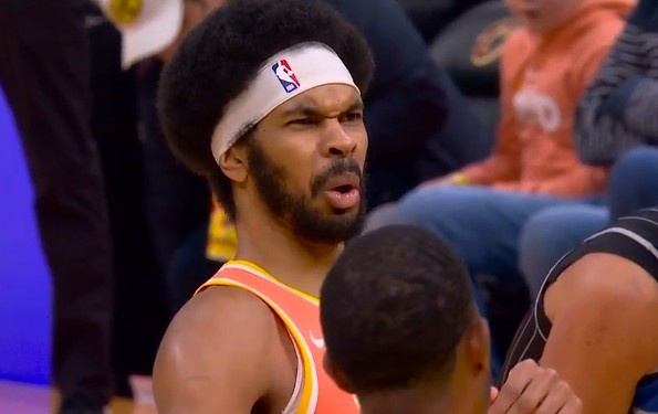 开云APP-自己都难以置信！贾勒特·阿伦罚篮很短三不沾 自己尴尬得笑了